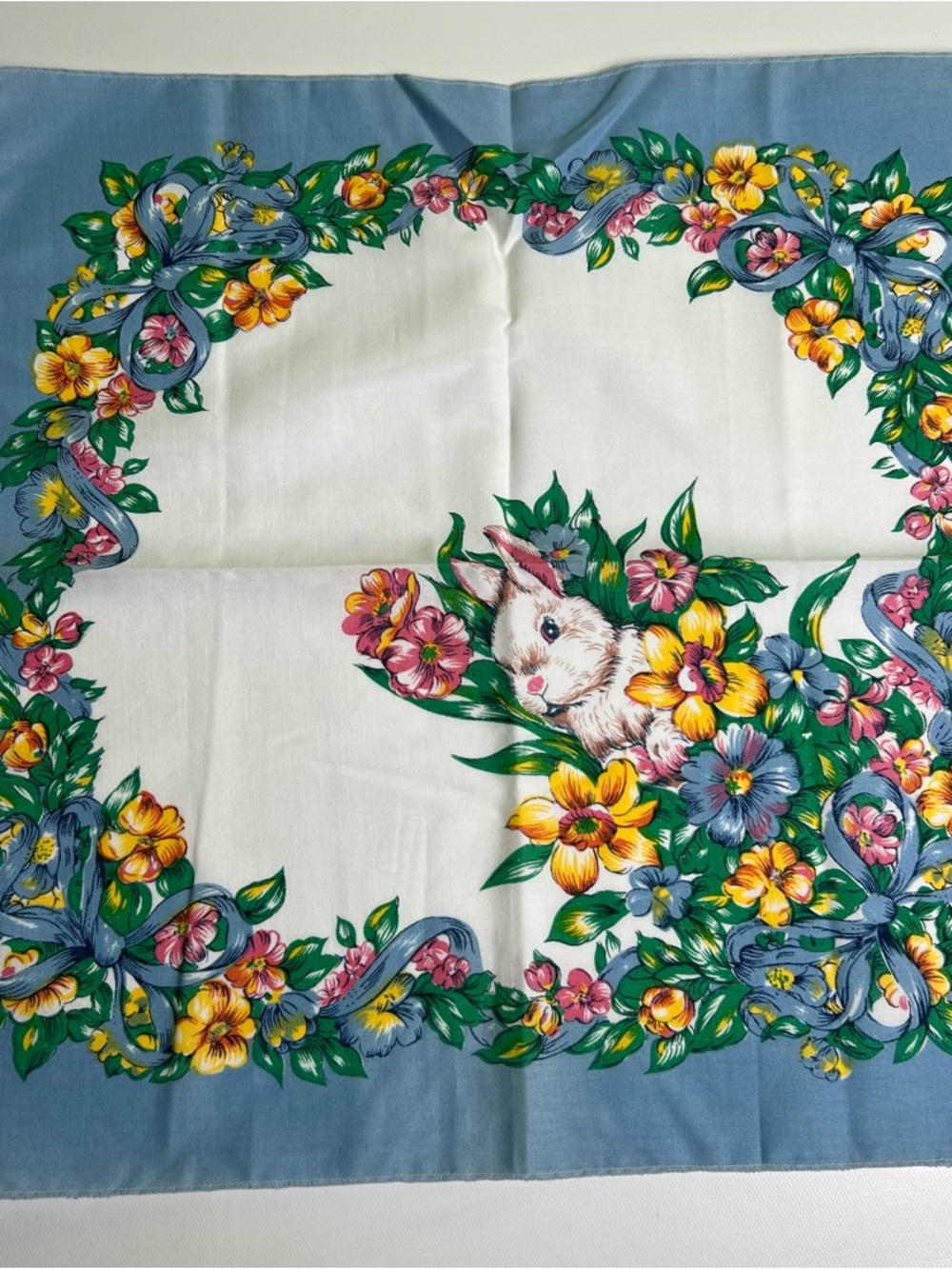 Vintage bunny spring Easter napkins 10pc
Couple have yellowing (see pictures) - Picture 11 of 12